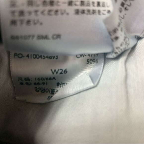 Levi’s Hi Rise Short Cut Off Shorts - Picture 8 of 8